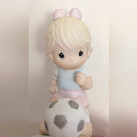 Precious Moments Soccer Girl Figurine - Picture 1 of 7